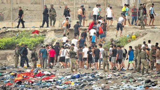 Tragedia en Ceuta: una llegada masiva de migrantes dejó al menos 57 muertos y puso en jaque al enclave español