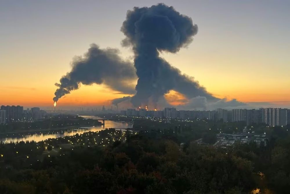 Masivo ataque con drones de Ucrania alcanzó una refinería y dejó dos muertos en Moscú