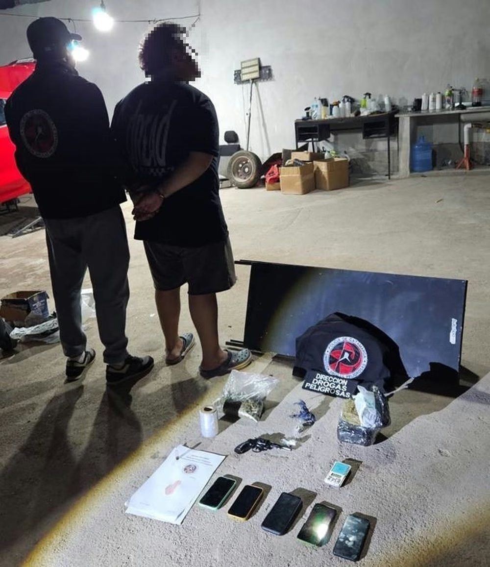 Detienen a un hombre con más de un kilo de marihuana y un arma de fuego en Recreo
